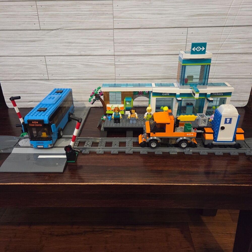 LEGO City 60335 Train Station 99% Complete All Minifigs, Box and 2 of 3 Manuals